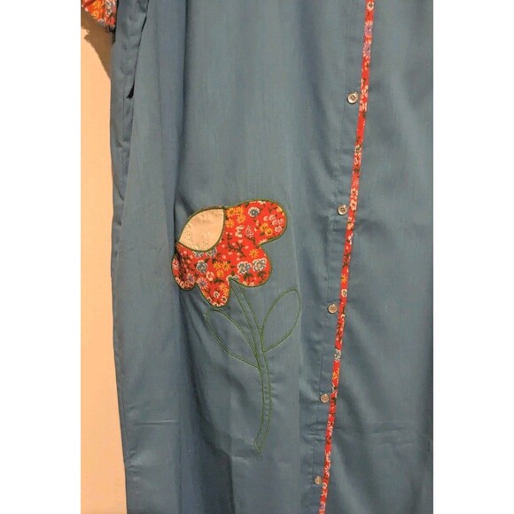 NOS Vintage 70s Model’s Coat Blue Red Posey Pocket Housecoat Ruffle Snaps XL 16 - Picture 4 of 6